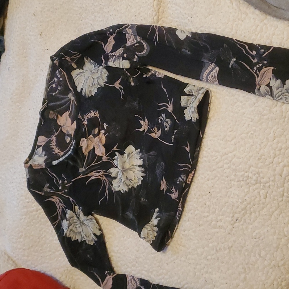 Long sleeve sheer crop with fitted band under bust